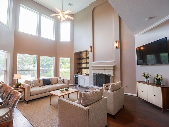 5th image of 8411 Crescent Knolls Drive