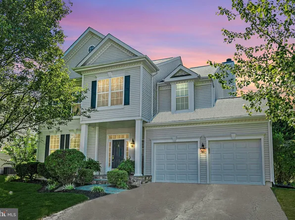 17133 Magic Mountain Dr, Round Hill, VA 20141