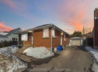 1047 Richard Ave, Ottawa, ON K1H 8C3