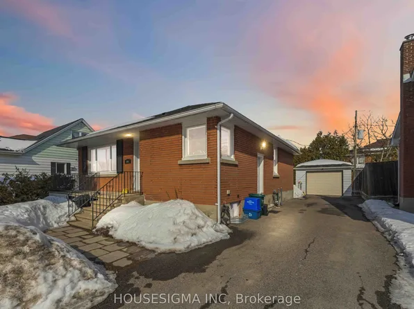 1047 Richard Ave, Ottawa, ON K1H 8C3