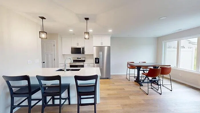 3 bed, 2.5 bath, 1619 sqft, $2,500 — Photo 2