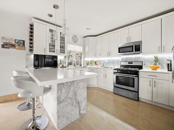 198-31 Pompeii Avenue image 10 of 14