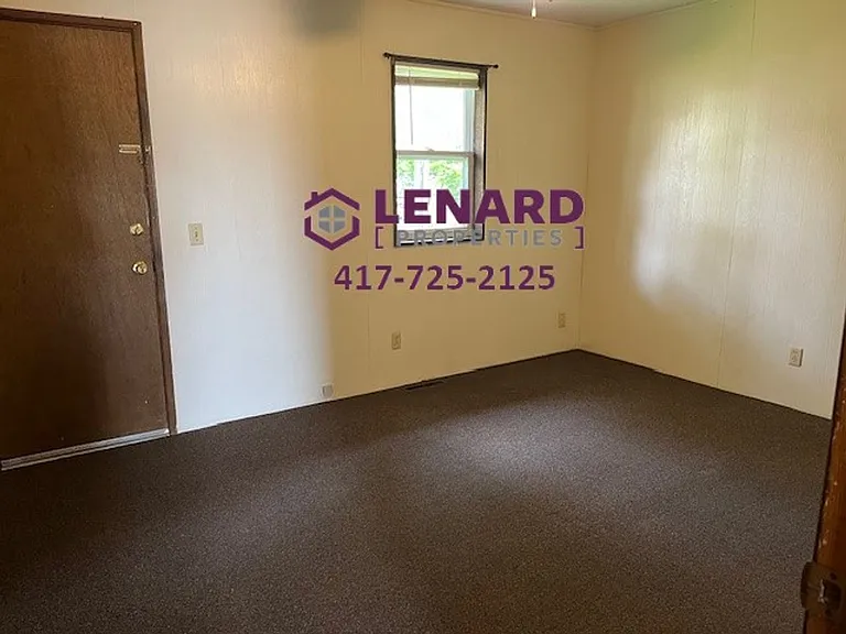 239 W College St — Photo 9