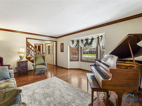 2nd image of 7052 Regents Park Blvd