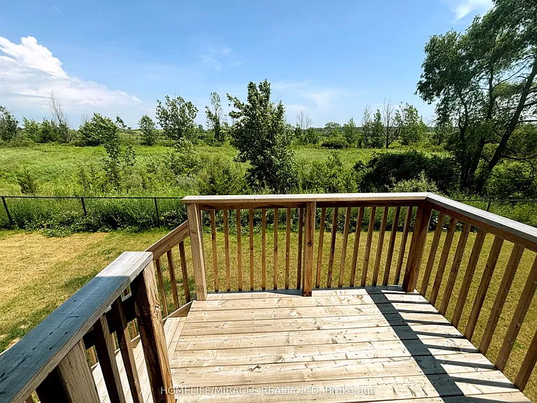66 Aviron Cres — Photo 13