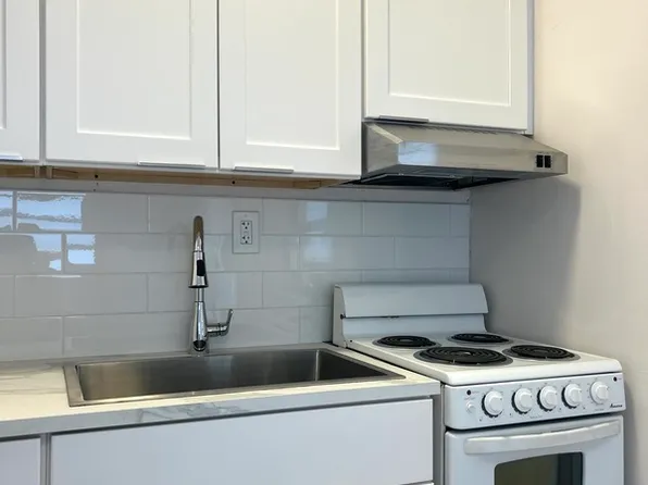 485 NW 25th Ct, Miami, FL 33125