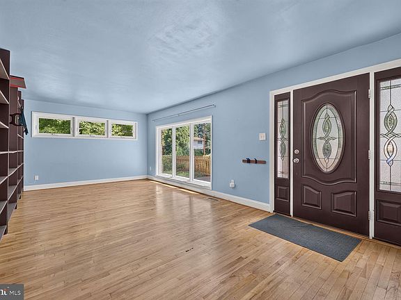 5th image of 220 Thistle Dr