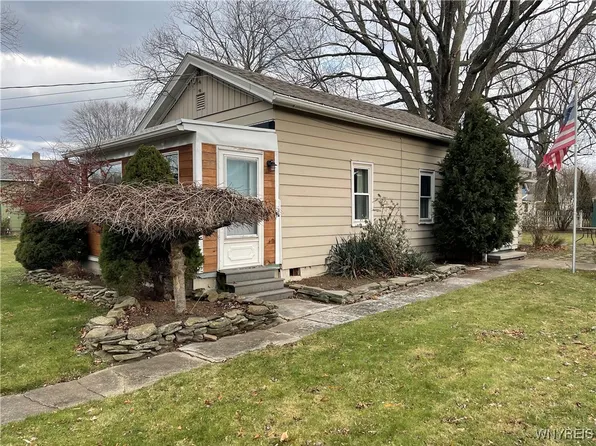 234 McChesney St, Wilson, NY 14172