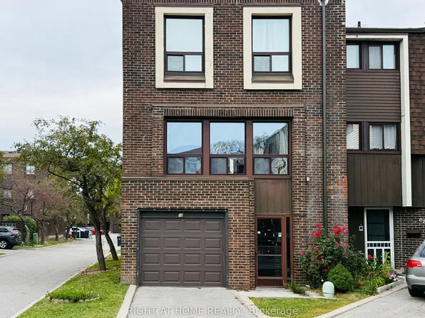 70 Spire Hillway, Toronto, ON M2H 3A4