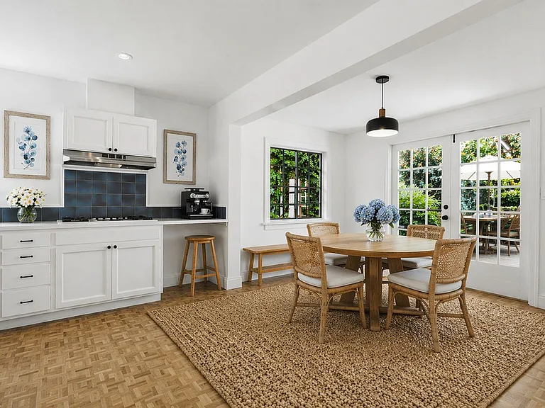 Kitchen/Dining Area