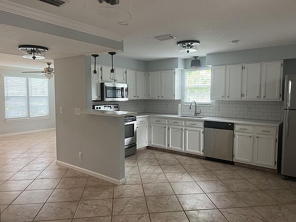 3rd image of 300 Georgian Park Drive