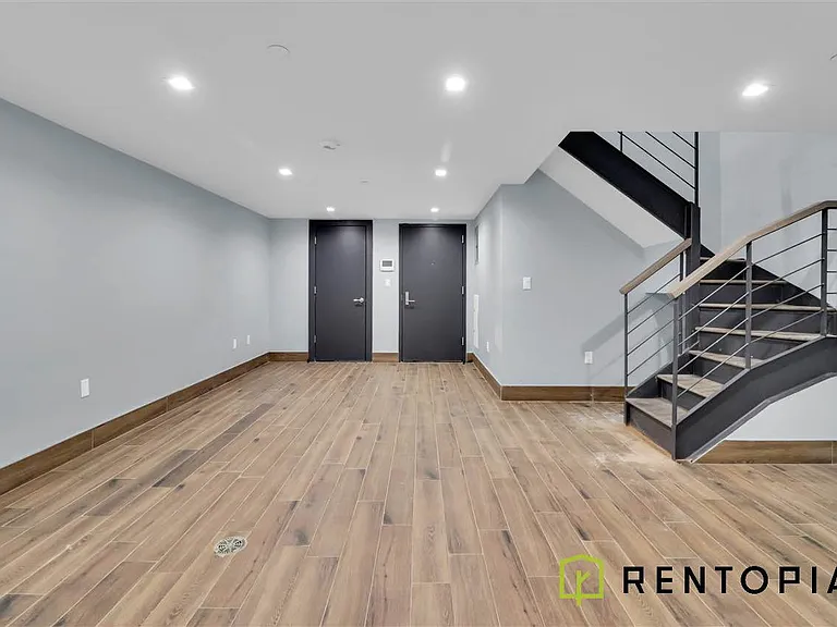 540 Driggs Ave #1E — Photo 11