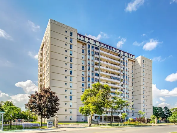 130 Neptune Dr #505, Toronto, ON M6A 1X5