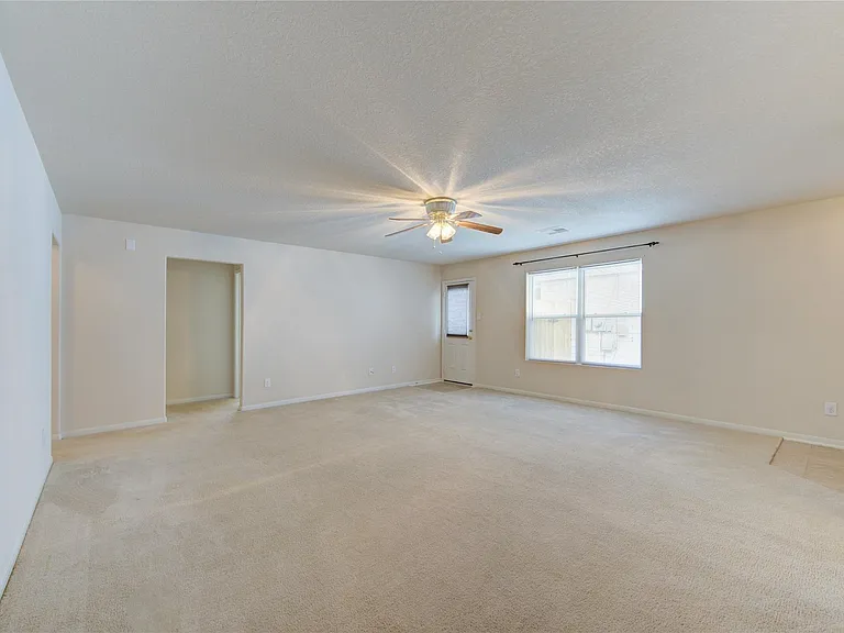 3639 Barkers Crossing Ave — Photo 5