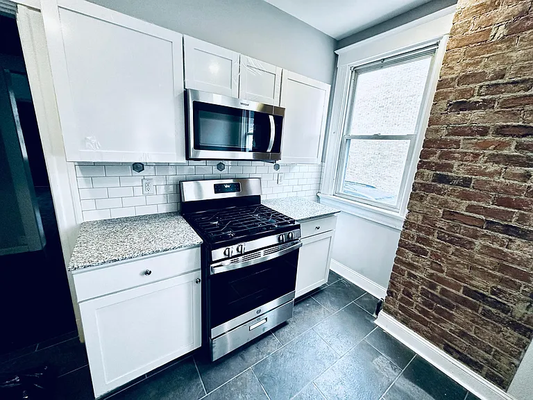 2119 Hudson Ave — Photo 8