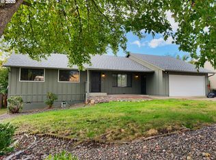 326 Corona Loop Rd, Roseburg, OR 97471