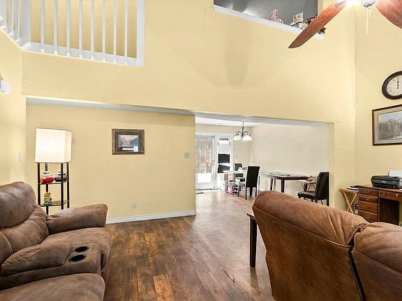 5th image of 292 Autumn Ln