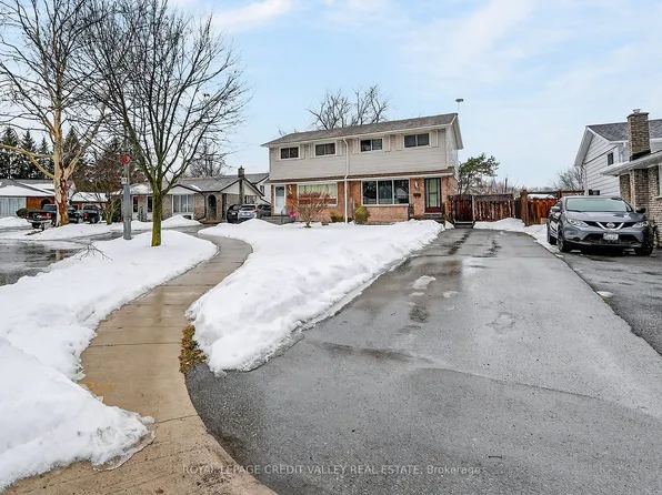 20 Nottingham Ct, Welland, ON L3C 5X5