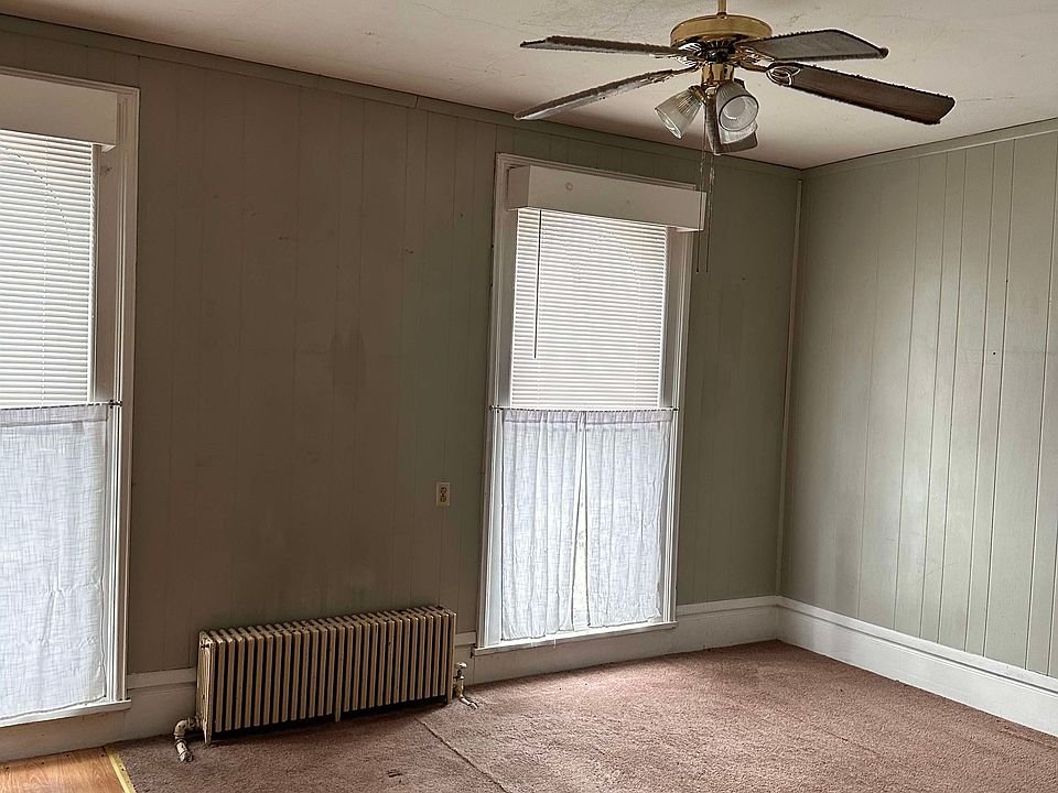 Large open kitchen & dining/living room space.