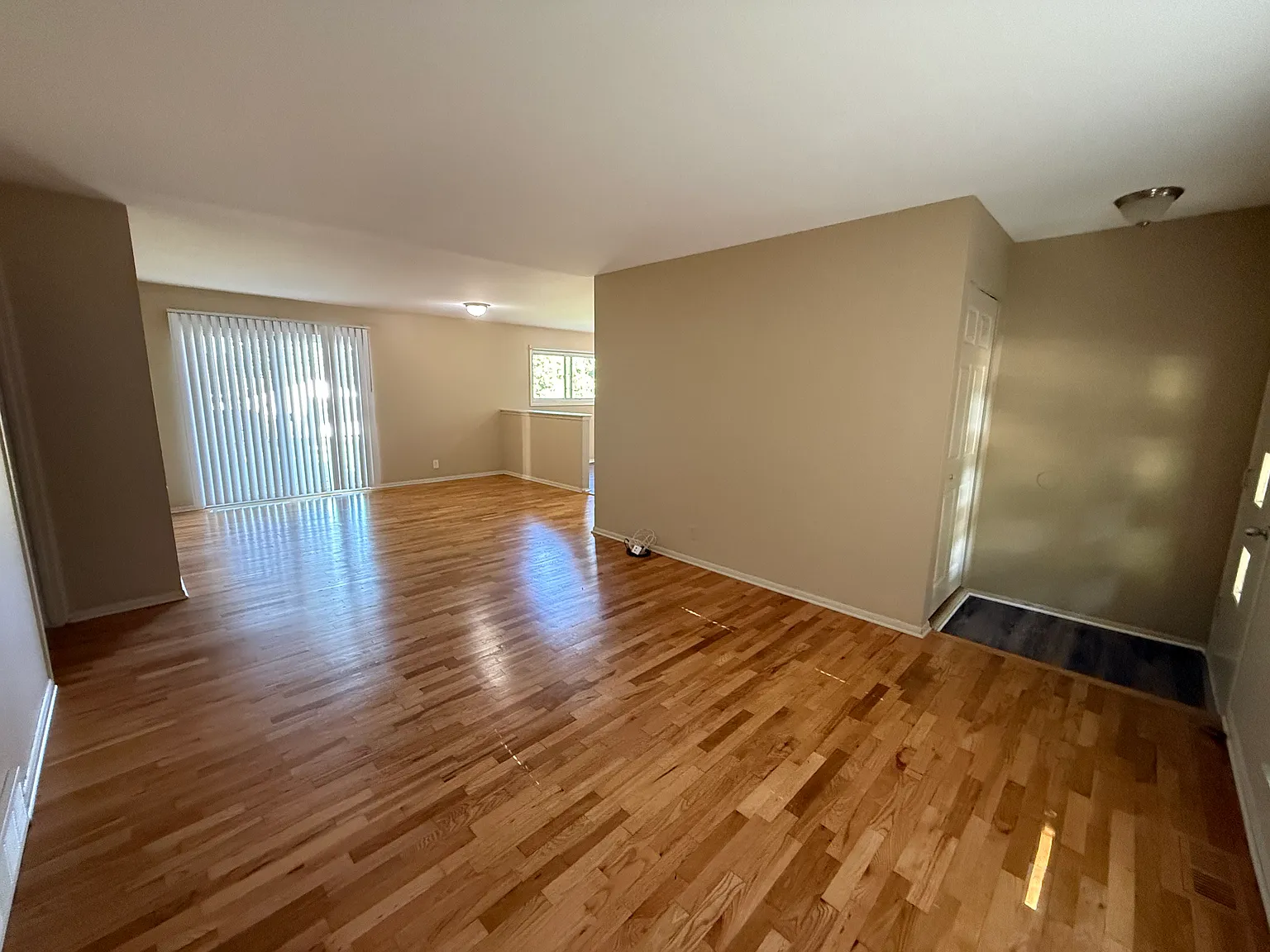 3 bed, 1.5 bath, 1127 sqft, $1,900 — Photo 2