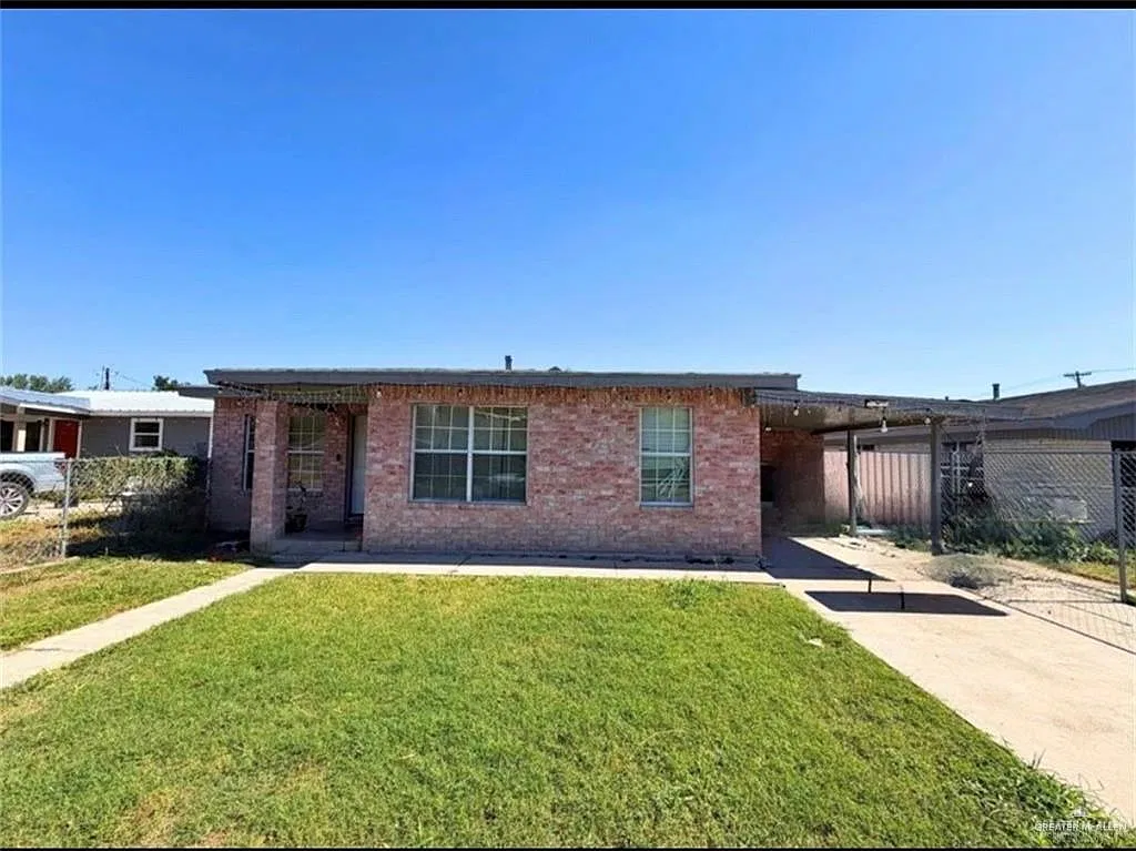 2 bed, 1.0 bath, 900 sqft, $750 — Photo 3
