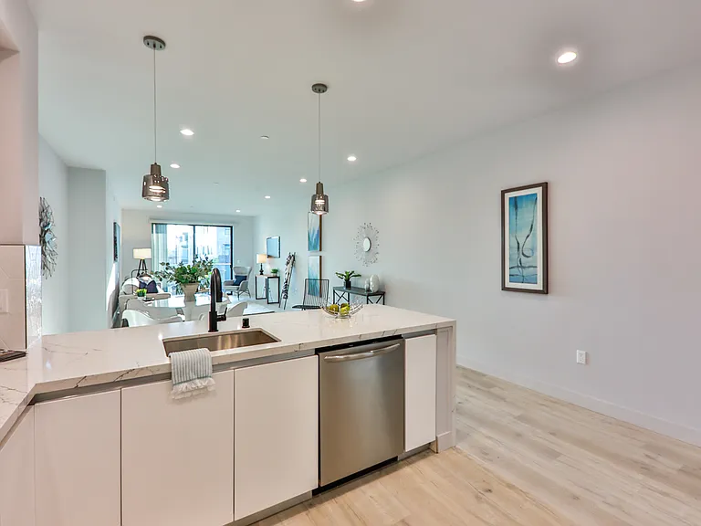 900 N Wilcox Ave #105 — Photo 12