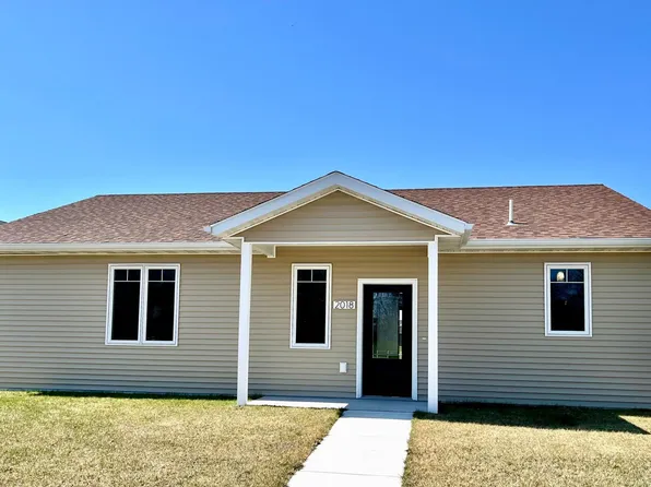 2018 Nelson Dr, Thief River Falls, MN 56701