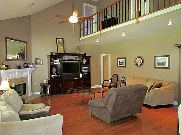 3rd image of 7268 Brookwood Dr