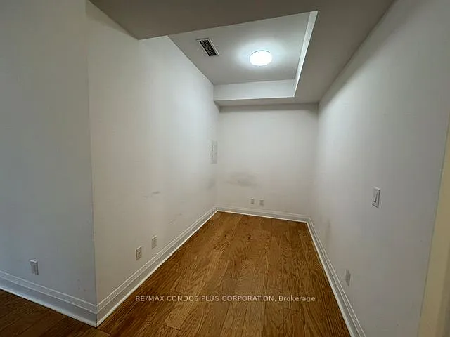 1080 Bay St #409 — Photo 5