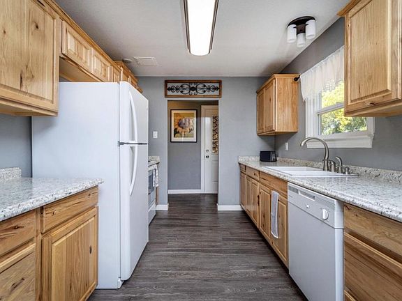 5th image of 2342 Shasta St