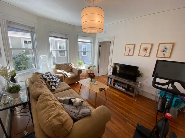 172 Elm St #1A, Cambridge, MA 02140