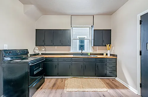 1120 Wade St Photo 1