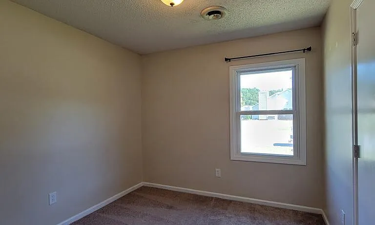 527 Raintree Cir — Photo 20