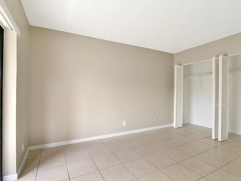 400 Nottingham Cir #D — Photo 14