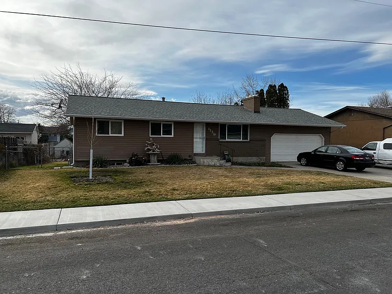 1139 N 900 W — Photo 1