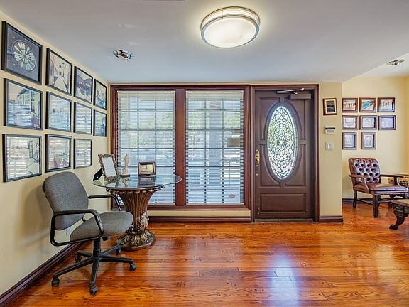 5th image of 888 N Kenilworth Ave