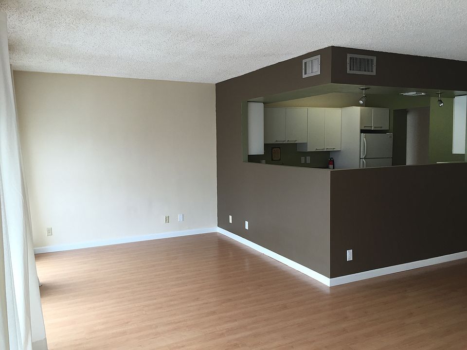 Living area convertible 