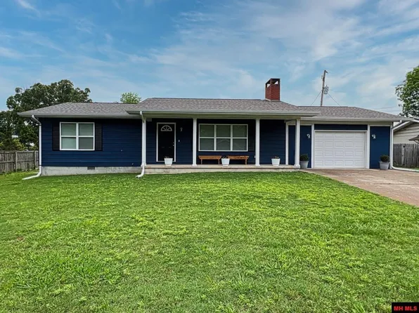 220 Old College Pl, Mountain Home, AR 72653