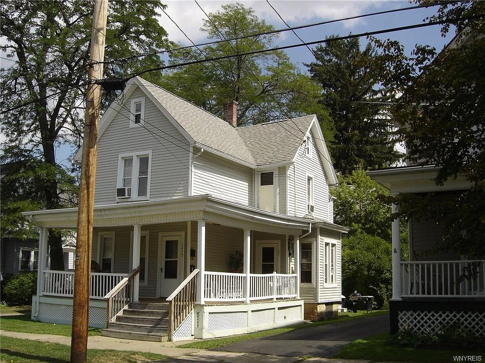 2nd image of 122 N 8th St