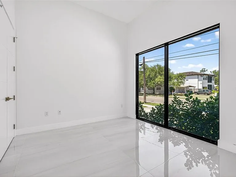 4426 W Euclid Ave — Photo 23