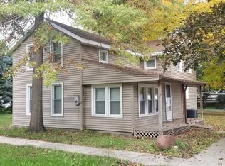 204 S West St, Dakota, IL 61018