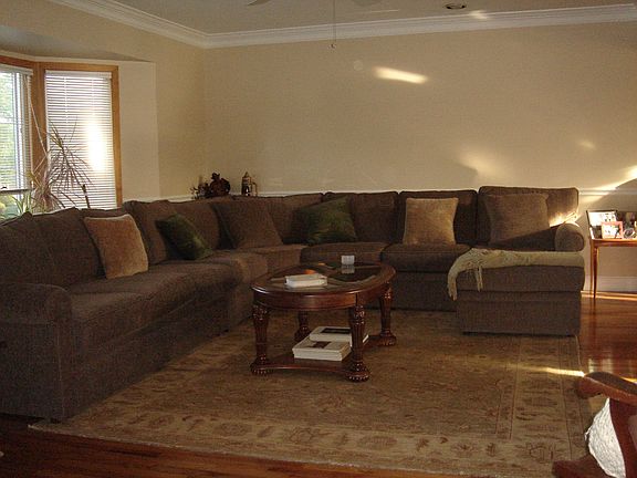 4th image of 35 Pasadena Dr