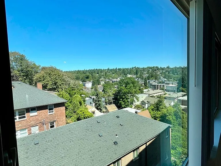 Village Vista Apartments — Photo 29