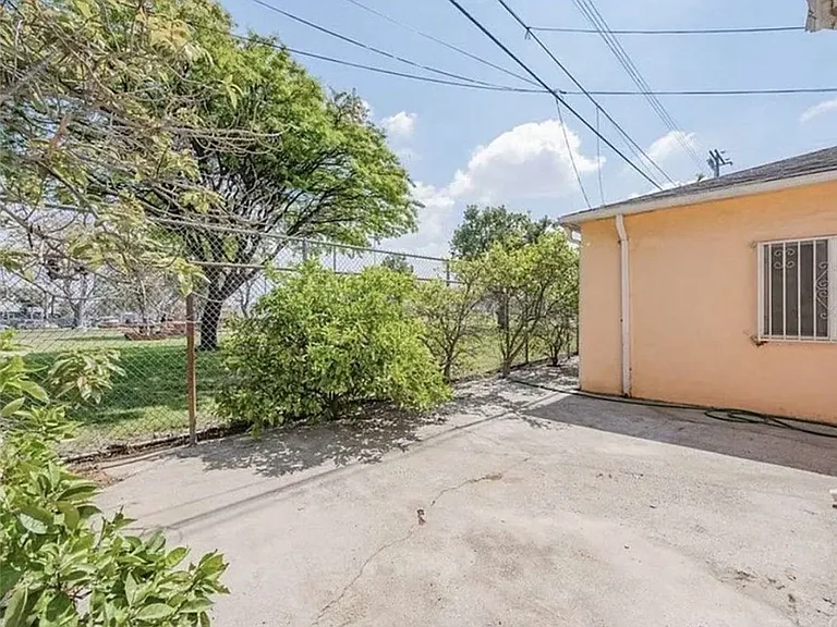 8724 Ruthelen St — Photo 18