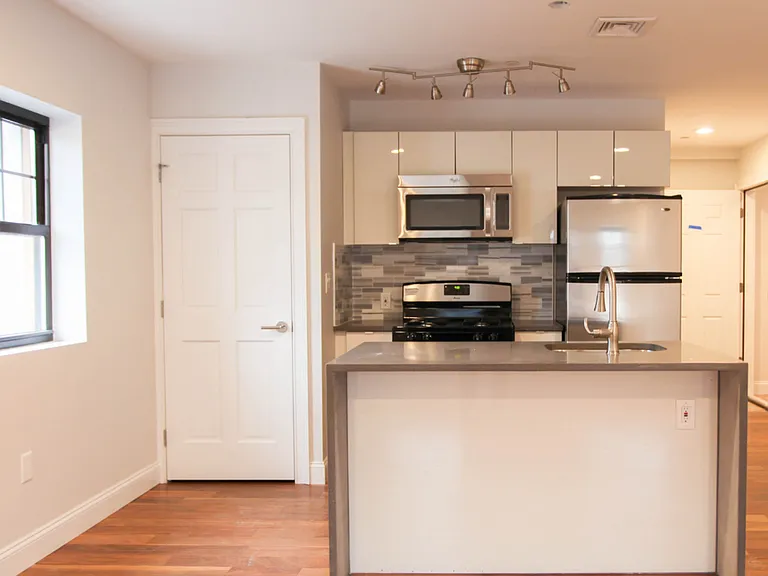 315 Whitney Ave — Photo 1