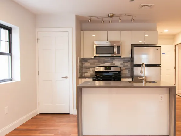 The Chapman Apartments - 315 Whitney Ave!