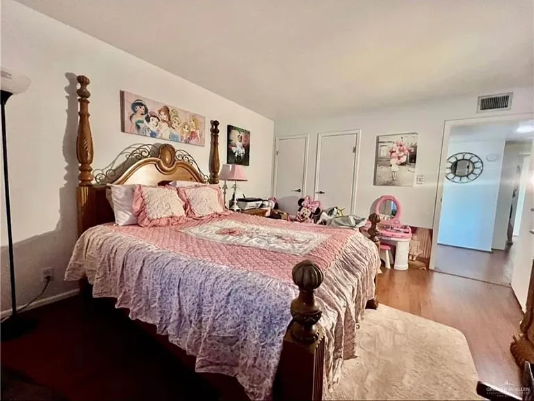 2700 Parker Ln — Photo 6