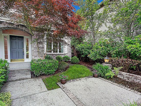 2nd image of 19185 NE 44th Ct