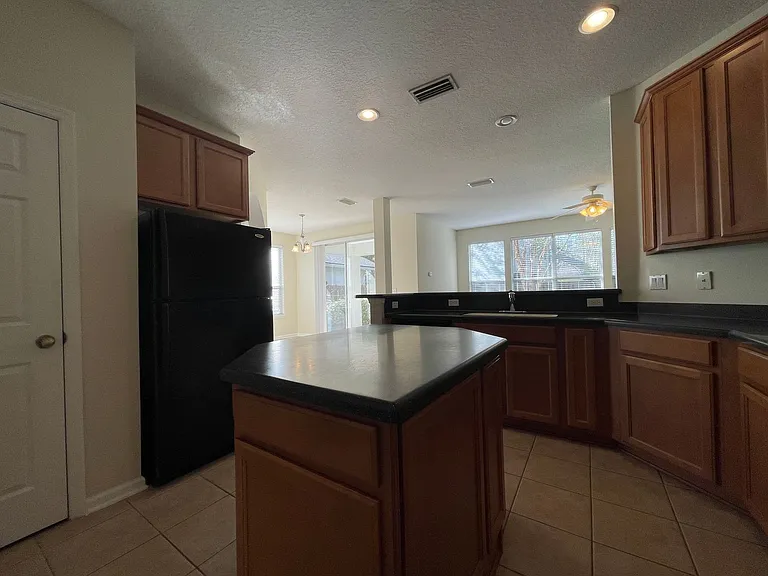 3125 E Banister Rd — Photo 8