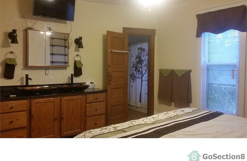 1st image of 122 N Gardiner Ave #2